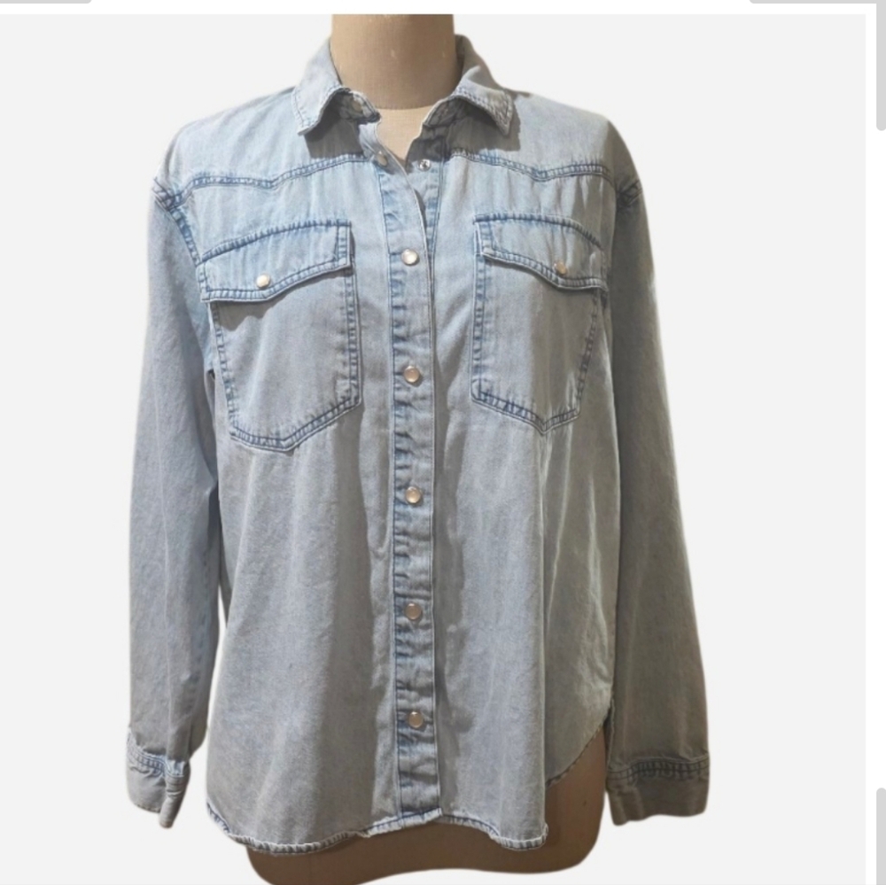 Jane & Delancey Light Wash Denim Button(snap)-Up Shirt. Sz Small.